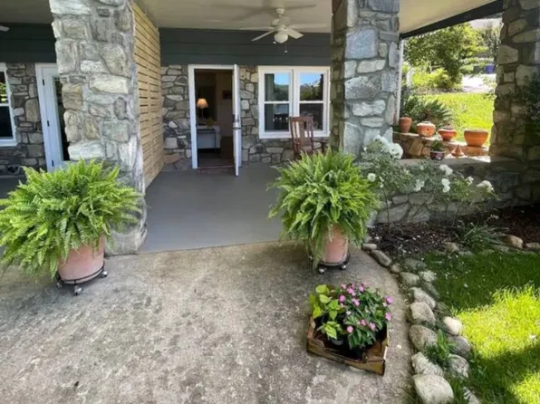 (undisclosed Address), Lake Junaluska, NC 28745