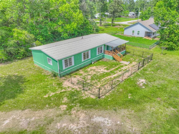 203 S Canyon Dr, Onalaska, TX 77360