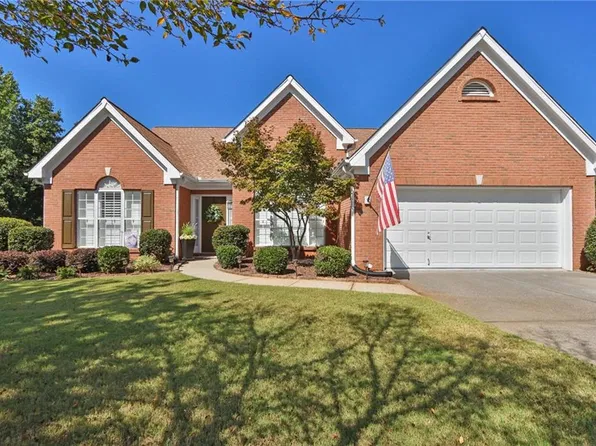 8720 Meadow Glen Ct, Gainesville, GA 30506
