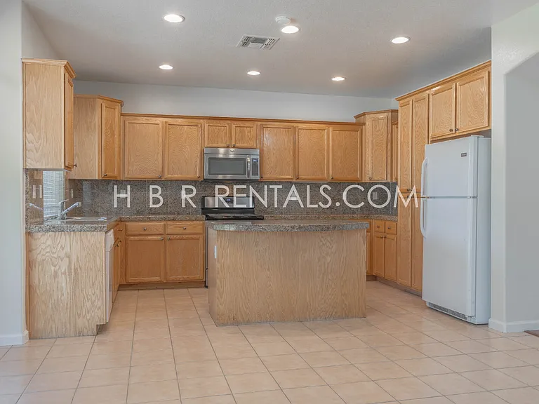 2417 Veneto Ln — Photo 8