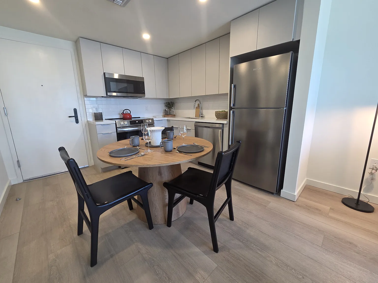 Studio, 407 sqft, $1,940 — Photo 4