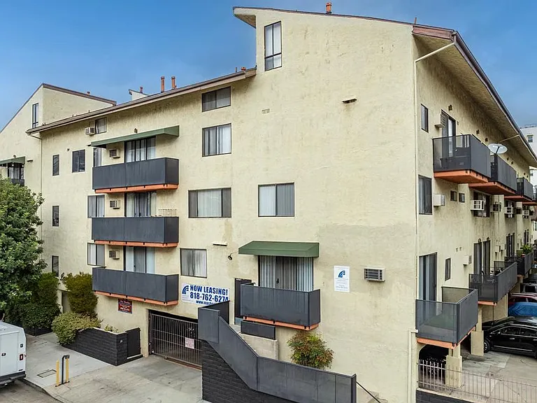 Las Casitas Apartments — Photo 7