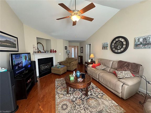 3rd image of 1542 Finwick Dr
