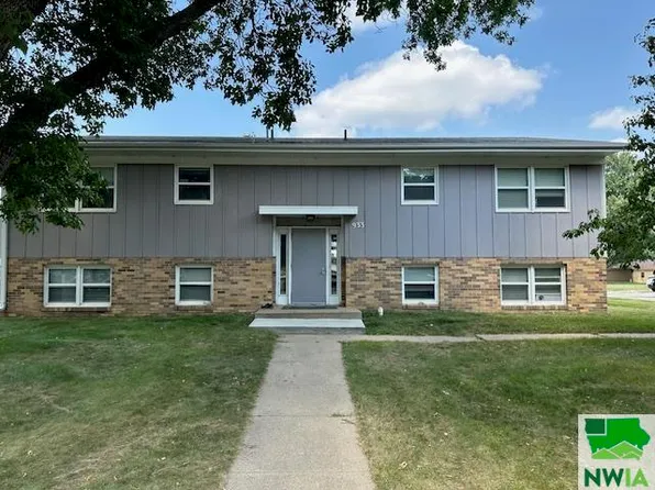 923 & 933 W Clark St, Vermillion, SD 57069