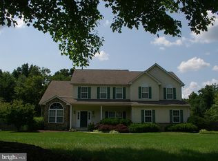 107 Lakewood Dr, Coatesville, PA 19320