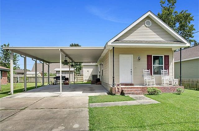 1st image of 364 Carolyn Dr