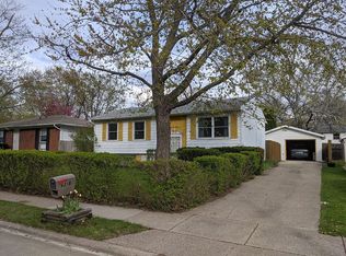 6215 Scott St, Davenport, IA 52806