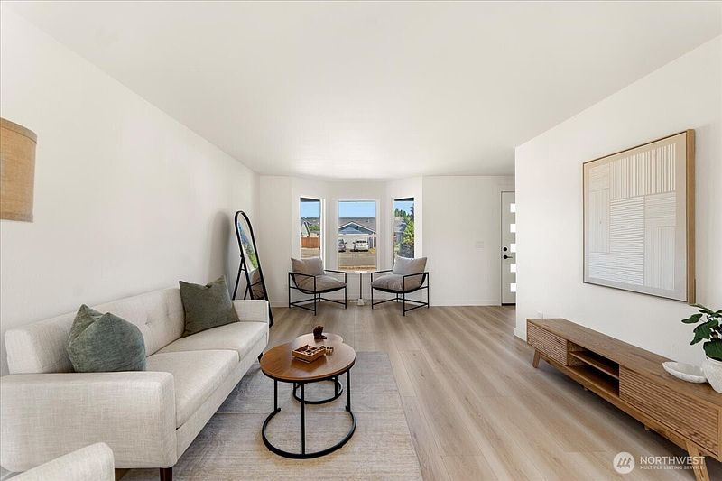 5th image of 204 Whitley Street NW