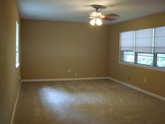 4th image of 1108 Lexington Dr