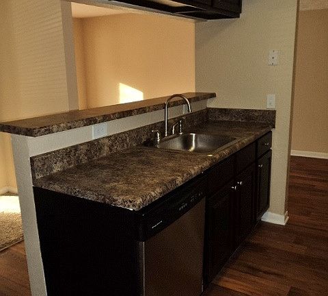 4th image of 1423 Club Pkwy