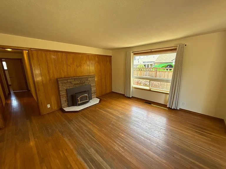 1670 Yew St SE — Photo 4