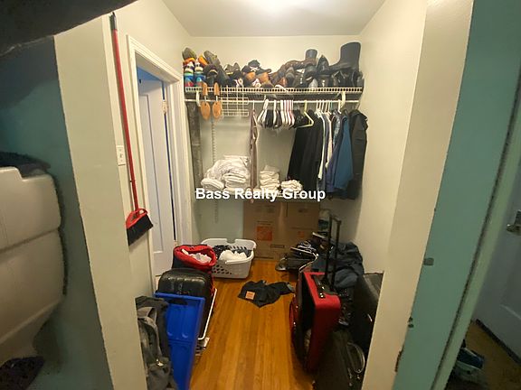 5th image of 1369 W Greenleaf Ave APT 208