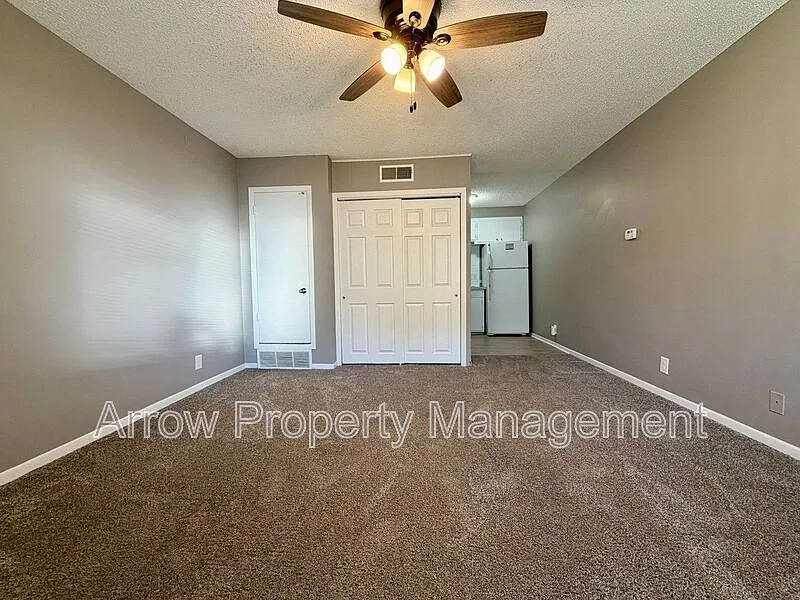 Studio, 1.0 bath, 360 sqft, $600 — Photo 3