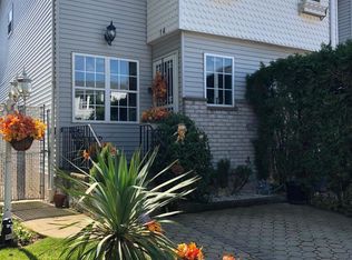 14 Lorraine Loop, Staten Island, NY 10309