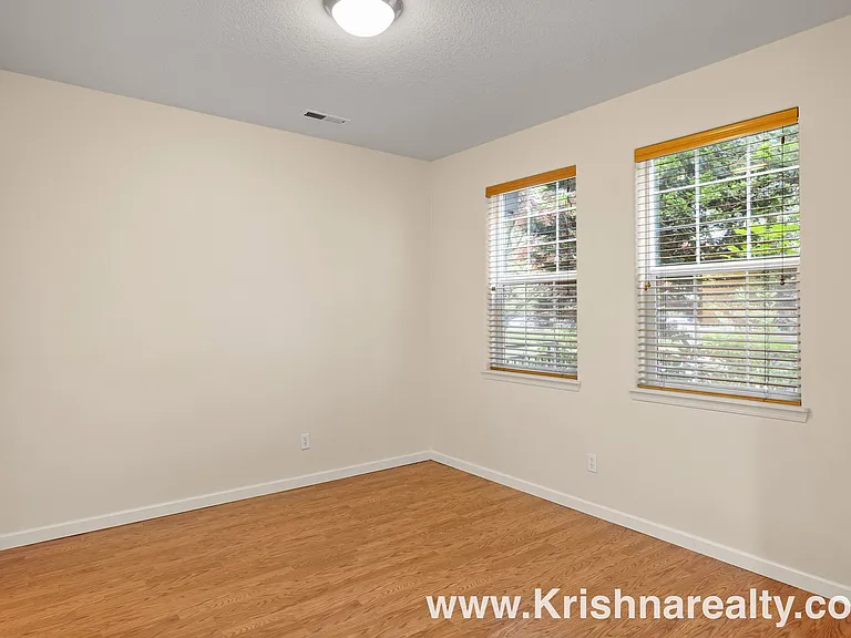6006 NE Maidstone St — Photo 5