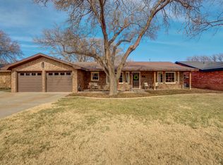 227 Cottonwood Ln, Levelland, TX 79336