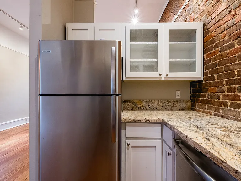 221 E 10th St #1 — Photo 13