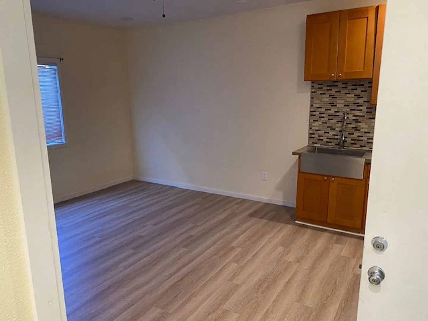 1 bed, 1.0 bath, 450 sqft, $1,650 — Photo 2