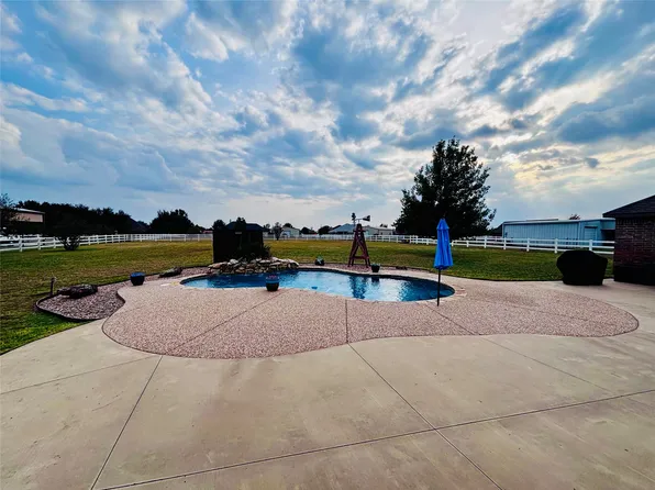 2108 Meadow Springs Dr, Haslet, TX 76052