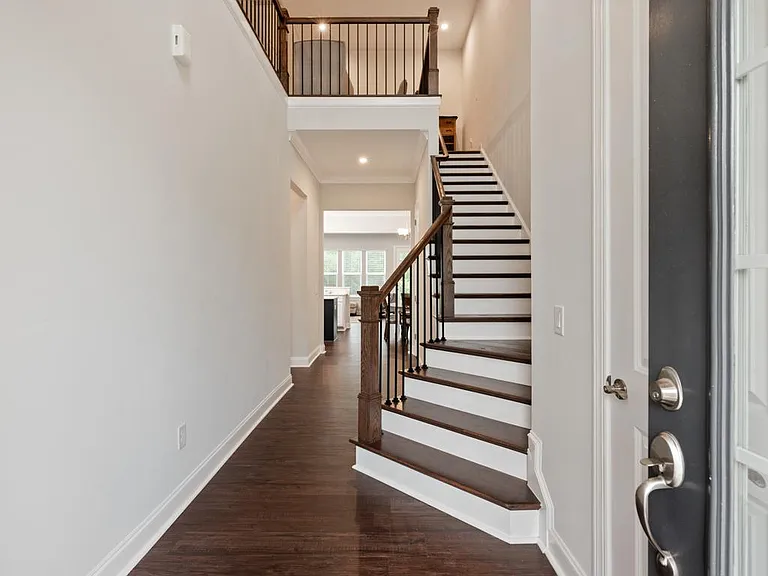 147 Heathbrook Ln — Photo 3