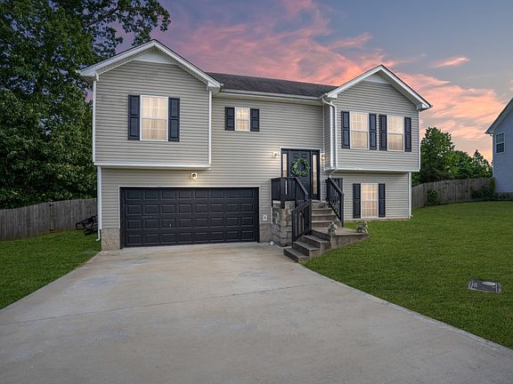3rd image of 1624 Broad Cir
