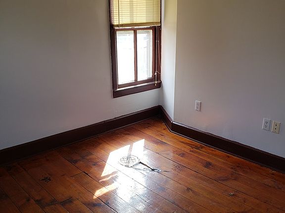 4th image of 524 Carlisle St #2