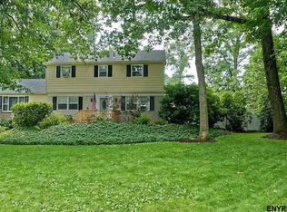 14 Thunderbird Dr, Ballston Lake, NY 12019