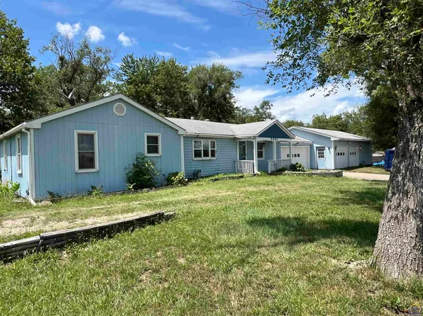 5531 NW Green Hills Rd, Topeka, KS 66618