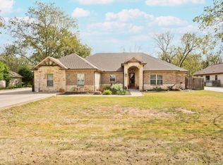 8917 Green Leaves Dr, Granbury, TX 76049