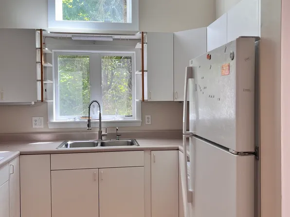 170 Pine St #B, Amherst, MA 01002
