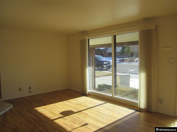 3rd image of 1605 Pioneer Dr
