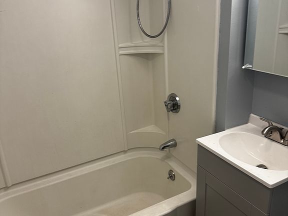 5th image of 31 Bainbridge St #31
