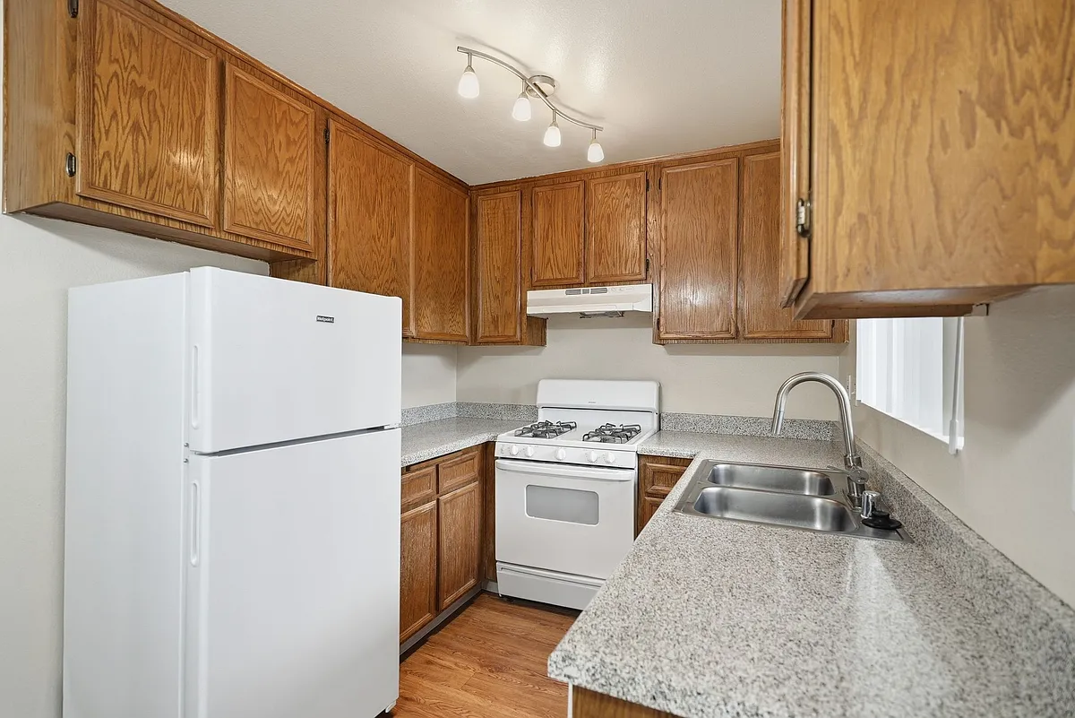 Photo 2 of 17 - 775 9th St #B - Imperial Beach, CA Building Photo - 775 9th St #B