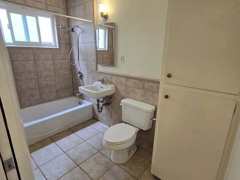 2301 I St #4 — Photo 4