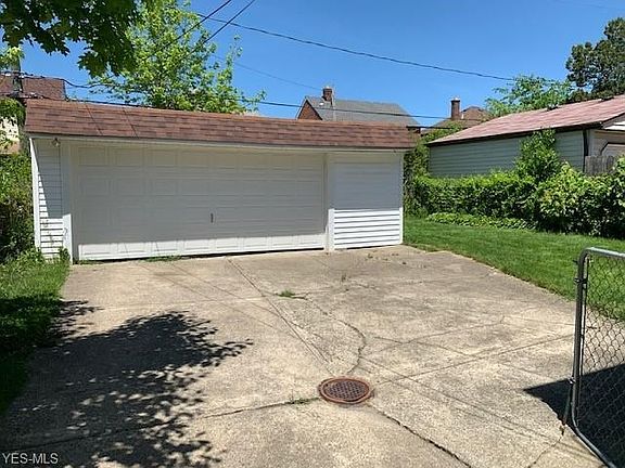 3rd image of 15605 Biltmore Ave