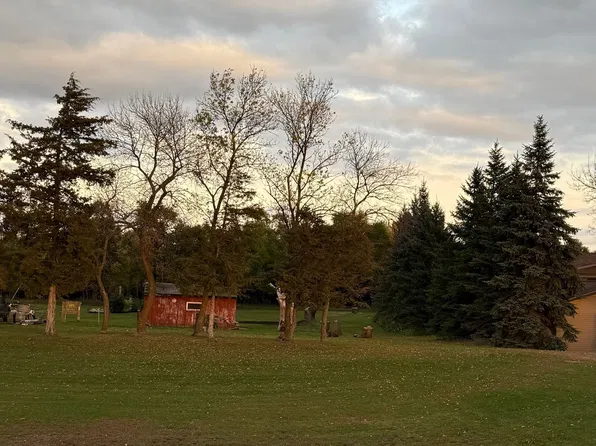 22421 141st St NE, New London, MN 56273