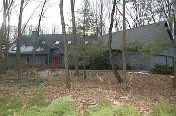 1st image of 5905 Woodcliff Dr