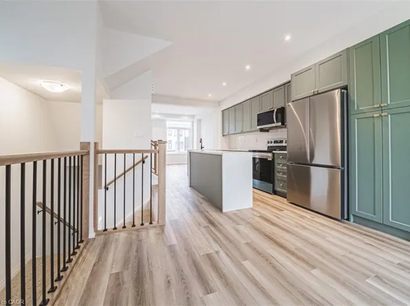 155 Equestrian Way #18, Cambridge, ON N3E 0E8