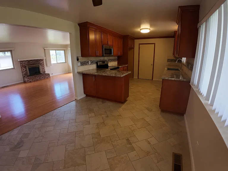 14320 Sycamore Ave — Photo 25