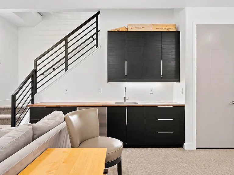 2037 N Hooker St #L — Photo 28