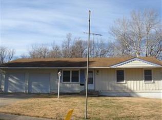 9034 Lewis Ave, Kansas City, MO 64138