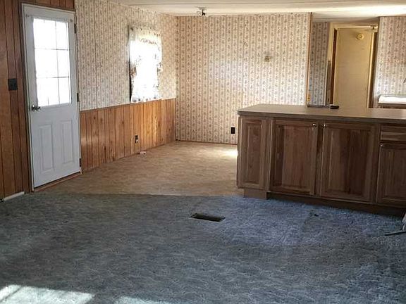 4th image of 1122 Williams St