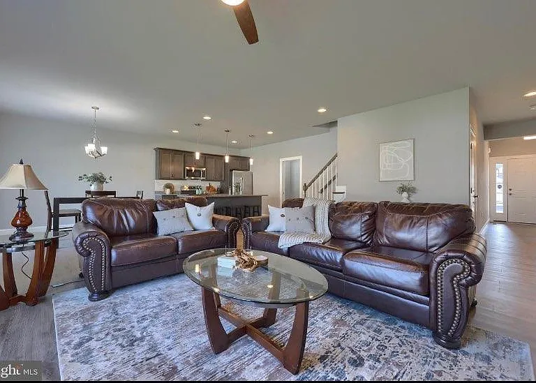 212 Buckton Dr — Photo 4