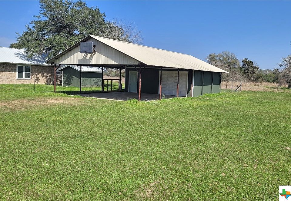 242 Fordtran Rd, Thomaston, TX 77989 Zillow