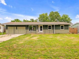 946 N Brownthrush Ln, Wichita, KS 67212