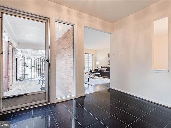 5th image of 2836 Oakton Manor Ct