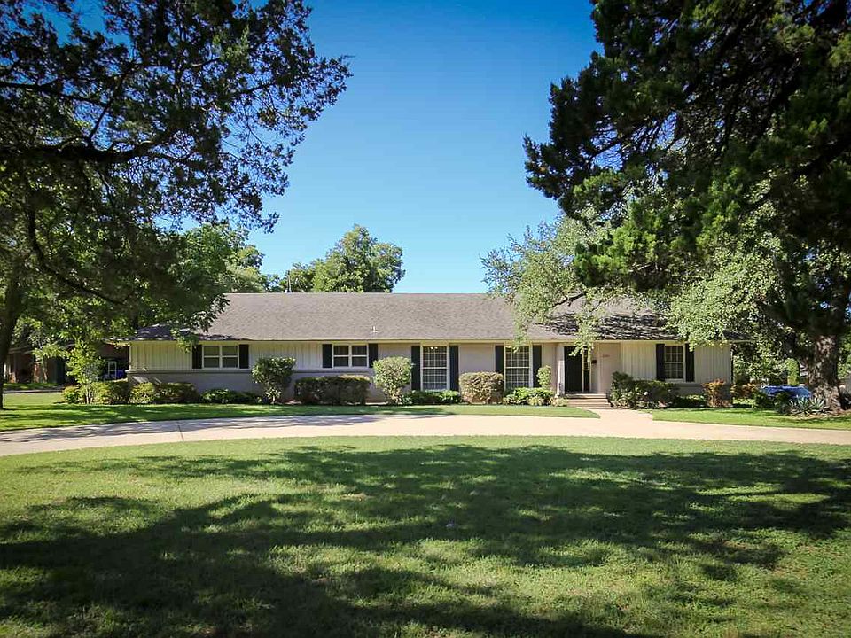 1st image of 2433 Rosewood Dr