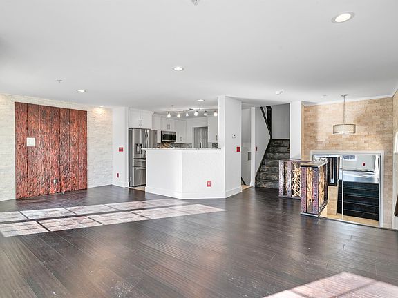 4th image of 11 Bayside Dr #11