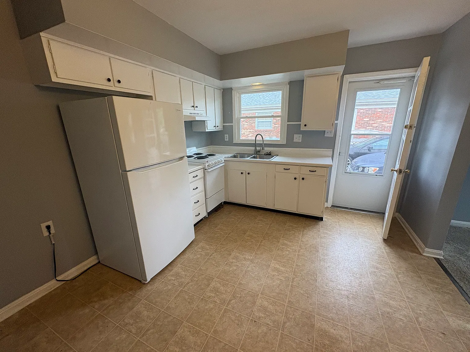 2 bed, $950 — Photo 2