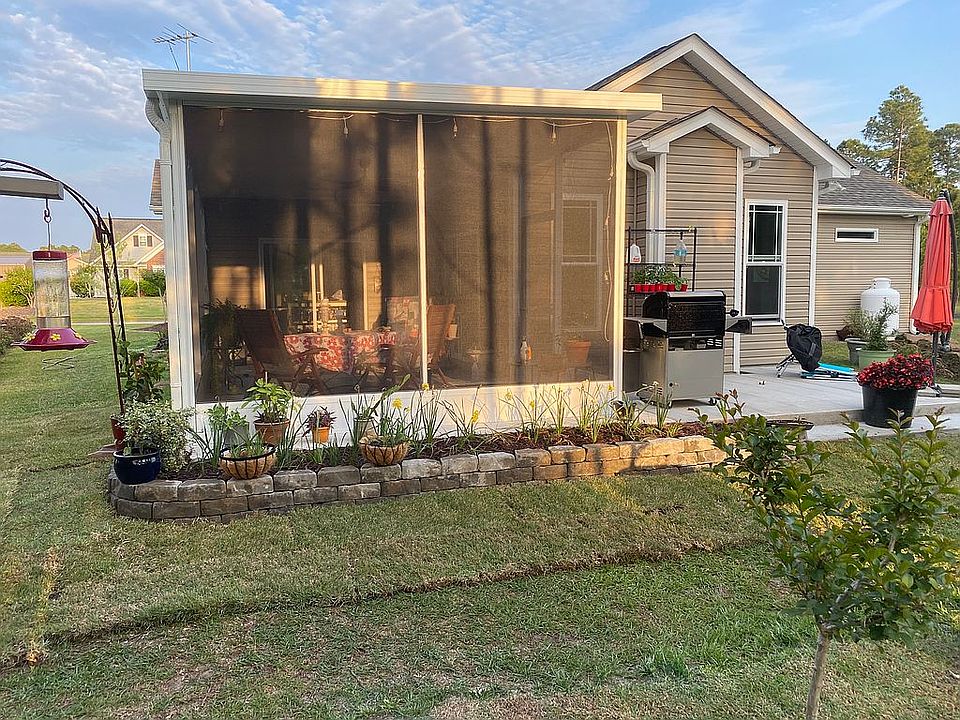 Screened in porch
